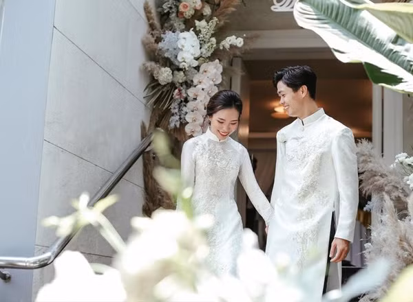 Sau ngày hôm nay, Công Phượng và Tô Ngọc Viên Minh còn tổ chức đám cưới tại hai địa điểm là Phú Quốc (dành cho bạn bè thân thiết) vài ngày tới và Nghệ An (nhà trai) vào ngày 3/12.