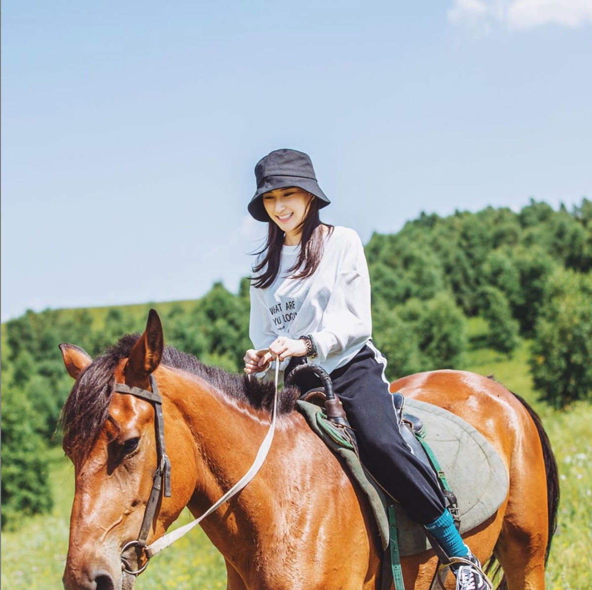 Vẻ đẹp không tì vết cùng thân hình nuột nà, gợi cảm của Hà Siêu Liên khiến nhiều người si mê.