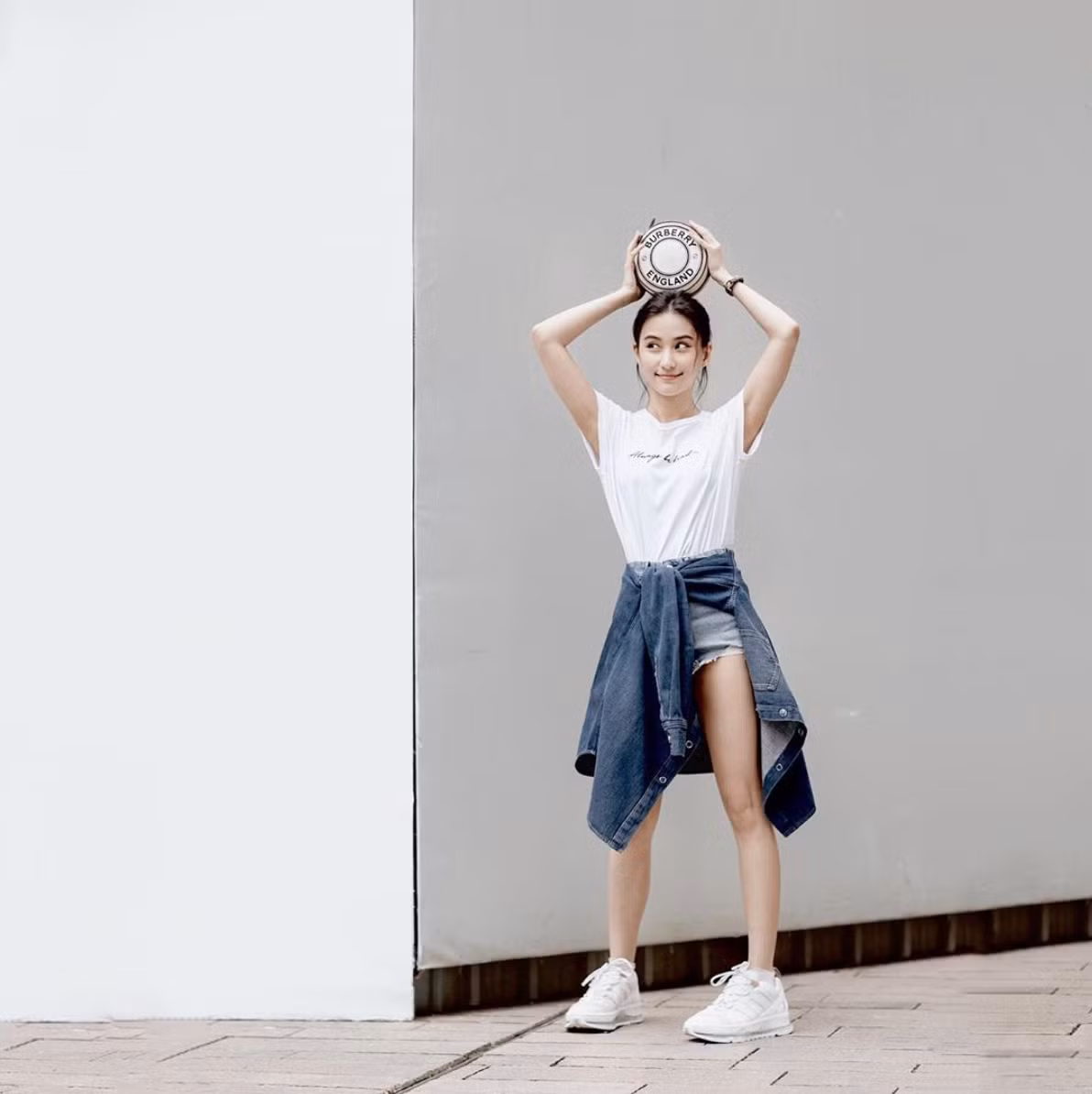 Sống trong gia đình giàu có, có nhiều anh chị em xuất chúng nhưng Siêu Liên cho biết cô chưa từng muốn cố gắng để giống như các anh chị dù rất ngưỡng mộ họ.