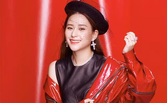 Trong 11 người con gái, Hà Siêu Liên (Laurinda Ho) là ái nữ nhà tỷ phú được chú ý nhất vì tài năng và gương mặt xinh đẹp cùng vóc dáng mảnh mai, gợi cảm.