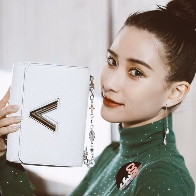 Xinh va giau, con gai vua song bac Macau khien chi em ghen ti