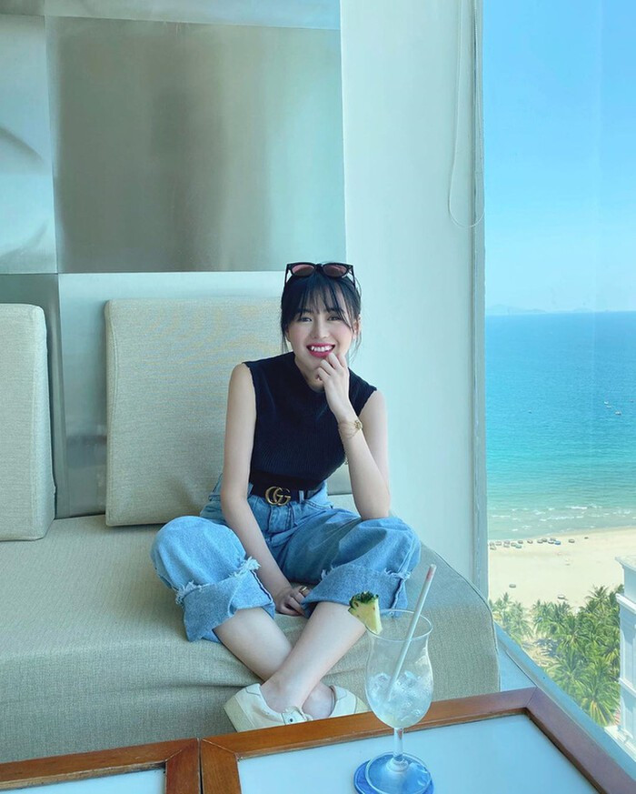 Dòng trạng thái của Thảo Uyên đã khiến người hâm mộ đồn đoán rằng phải chăng cô nàng đang bóng gió nói về scandal của Huỳnh Anh?