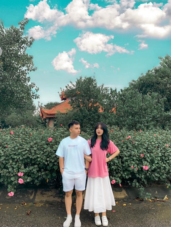 Tuy nhiên, hot girl 2K1 này bất ngờ "theo chồng bỏ cuộc chơi" vào năm cô 18 tuổi, sau khi vừa tốt nghiệp THPT.