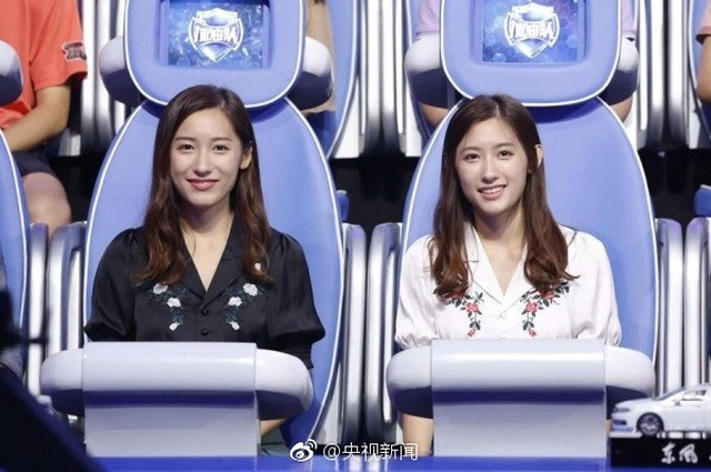 Khi còn học trung học, cặp chị em sinh đôi không chỉ có thành tích học tập xuất sắc mà còn chơi thể thao rất giỏi.