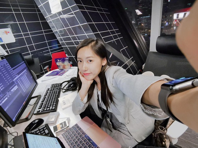 Trong khi, Vũ Mông ấn tượng với style thanh lịch, trưởng thành, Vũ Đồng lại trung thành với phong cách tự nhiên, năng động.