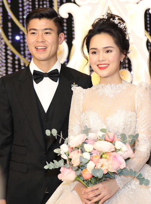 Đám cưới của cô dâu Quỳnh Anh và chú rể cầu thủ Duy Mạnh cũng từng gây xôn xao cộng đồng mạng một thời gian dài.