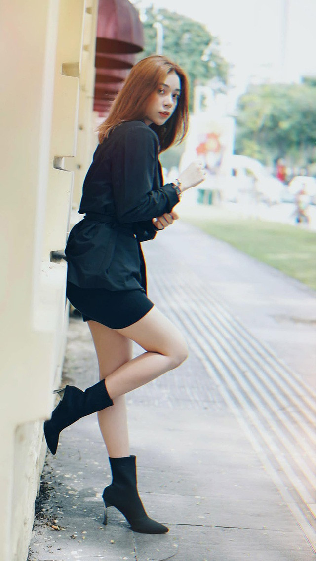 Hiện tại, Nhã Huỳnh đang sinh sống và làm việc tại TP. HCM.