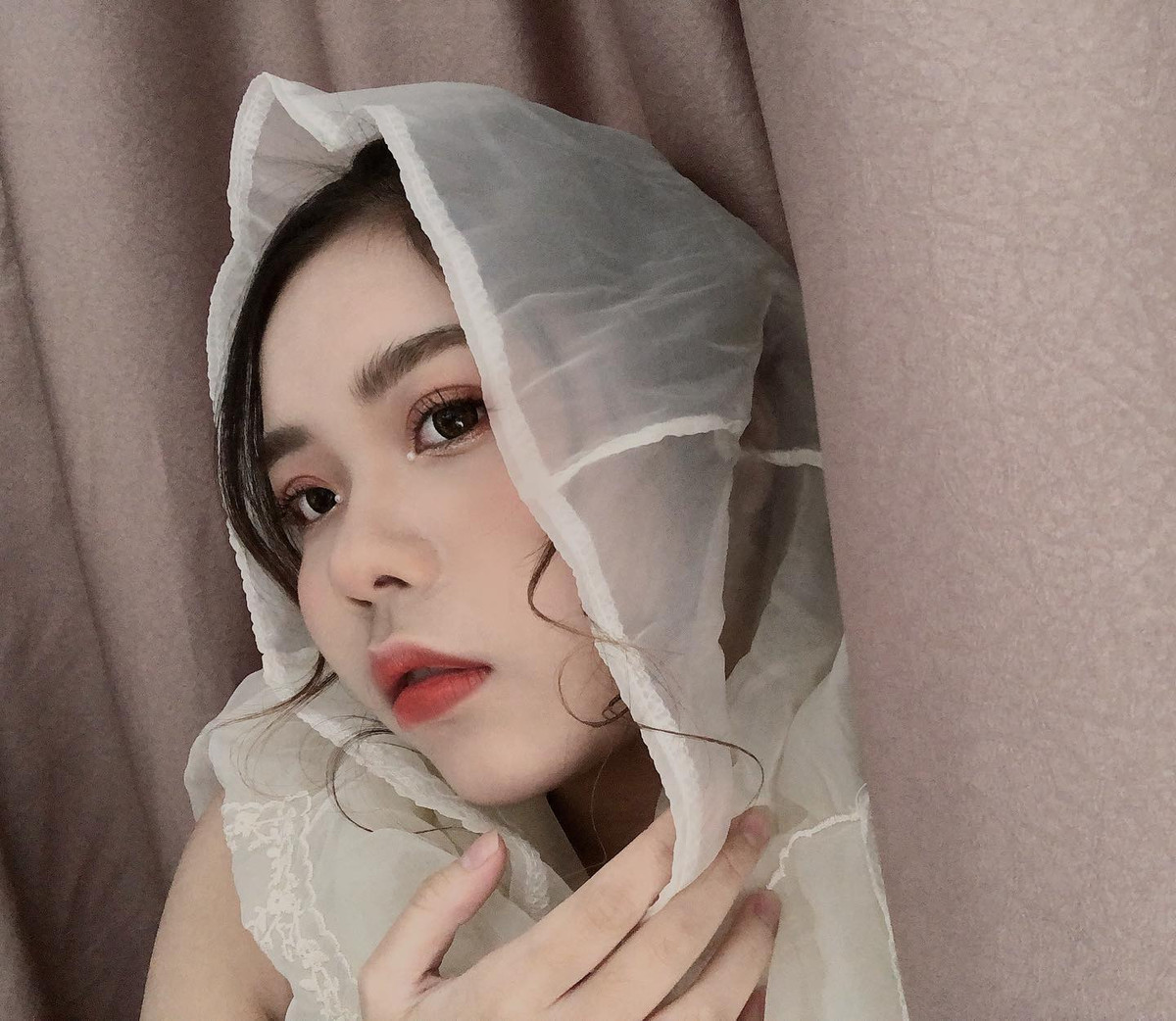 Với lợi thế về ngoại hình cùng gương mặt thần thái, hiện tại Huyền còn làm thêm nghề mẫu ảnh kiếm thêm thu nhập.