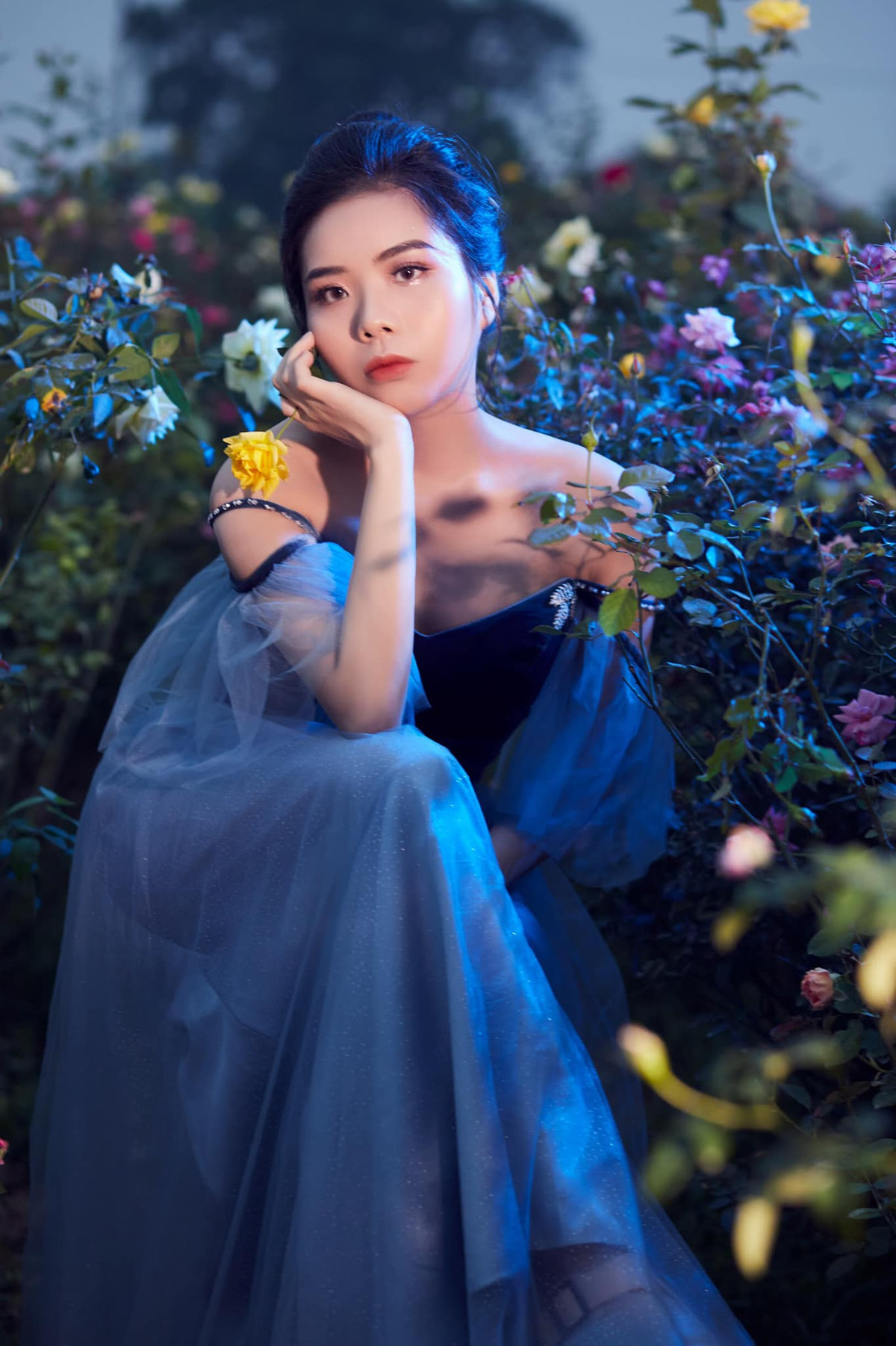 Đáng chú ý, Khánh Huyền từng đạt điểm thi khối C khá cao tổng 27 điểm, trong đó Văn 9, Sử 9,5 và Địa 8,5. Hiện tại, cô nàng đang theo học tại Khoa Ngữ Văn lớp chất lượng cao của trường Đại học Sư phạm Hà Nội.