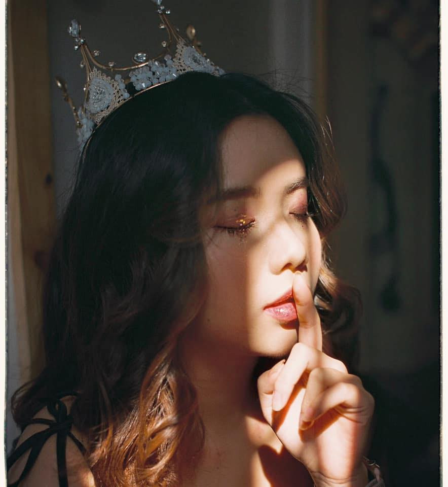 Mỗi bức ảnh mà Huyền đăng tải đều nhận được lời khen tích cực vì cô nàng sở hữu gương mặt thần thái, cuốn hút.