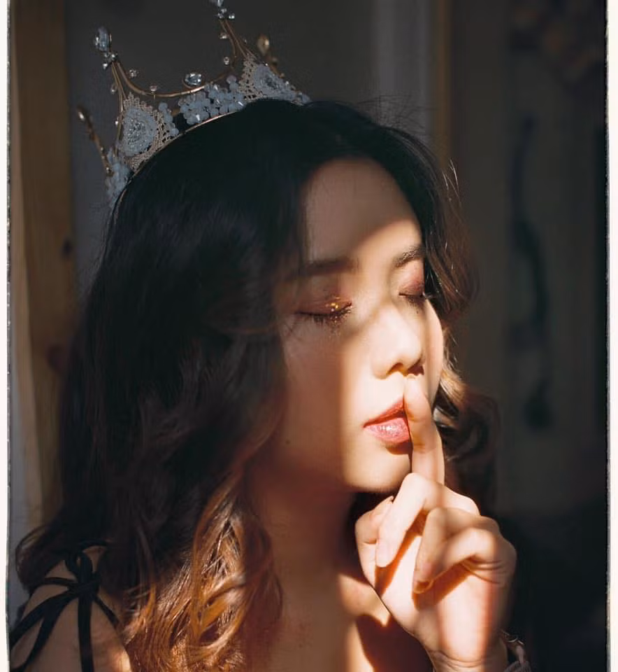 Mỗi bức ảnh mà Huyền đăng tải đều nhận được lời khen tích cực vì cô nàng sở hữu gương mặt thần thái, cuốn hút.