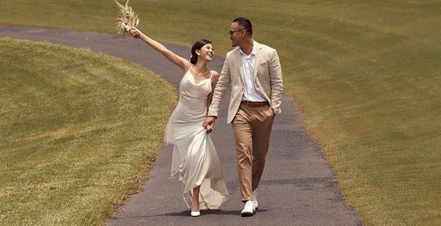 Cái kết dành cho tình yêu đẹp này chính là đám cưới viên mãn của MC Thu Hoài và chồng đại gia mới đây. Dù không rầm rộ nhưng tiệc cưới ấm áp bên gia đình, bạn bè của họ vẫn thu hút sự chú ý.