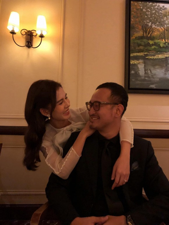 Bạn trai của MC Thu Hoài ngoài khả năng chơi golf cực giỏi, từng du học Mỹ, anh hiện đang là giám đốc điều hành một một học viện golf lớn tại Hà Nội.