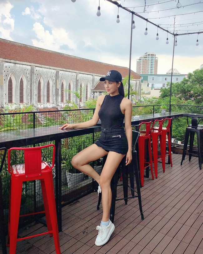 Hiện tại, hot girl một thời chọn công việc kinh doanh trang phục ngủ, nội y, để có thời gian chăm sóc con và gia đình.