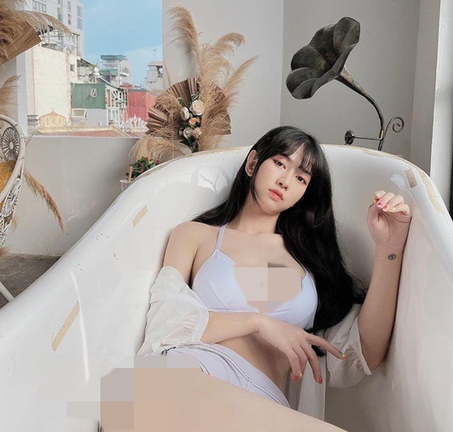 Cô sở hữu ngoại hình lý tưởng với chiều cao 1m67 cùng số đo 3 vòng như búp bê 96-60-96 cm.