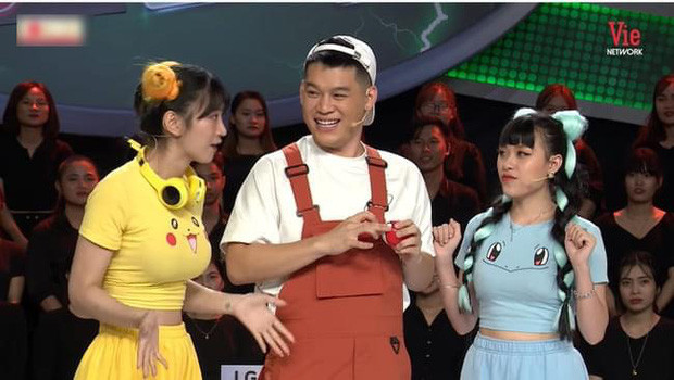 Vốn sở hữu vòng ngực khủng, chiếc áo in gương mặt Pikachu nằm ở điểm nhạy cảm của hot girl này khiến không ít người "đỏ mắt".