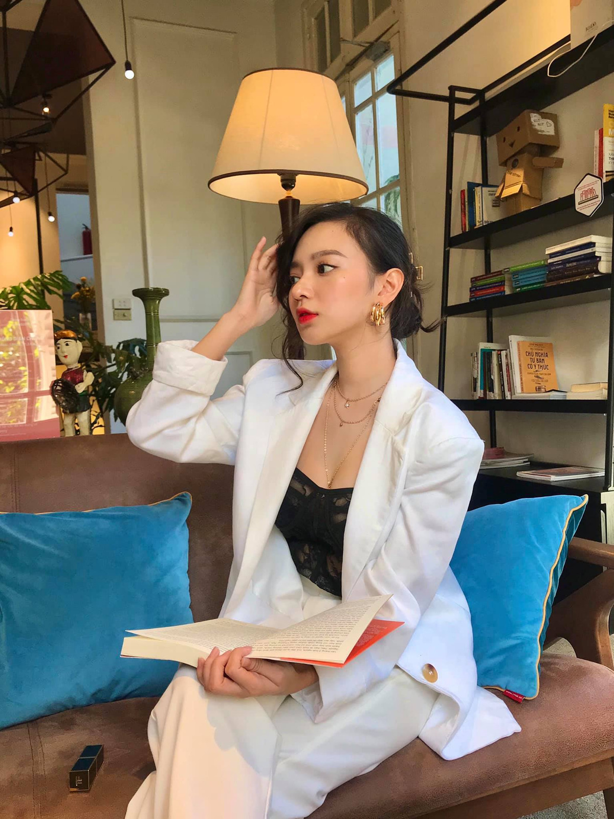 Vì xây dựng hình ảnh theo hướng hở bạo nên cô gái Hải Phòng nhận phải khá nhiều ý kiến trái chiều, trong đó có cả ý những nhận xét khiếm nhã.