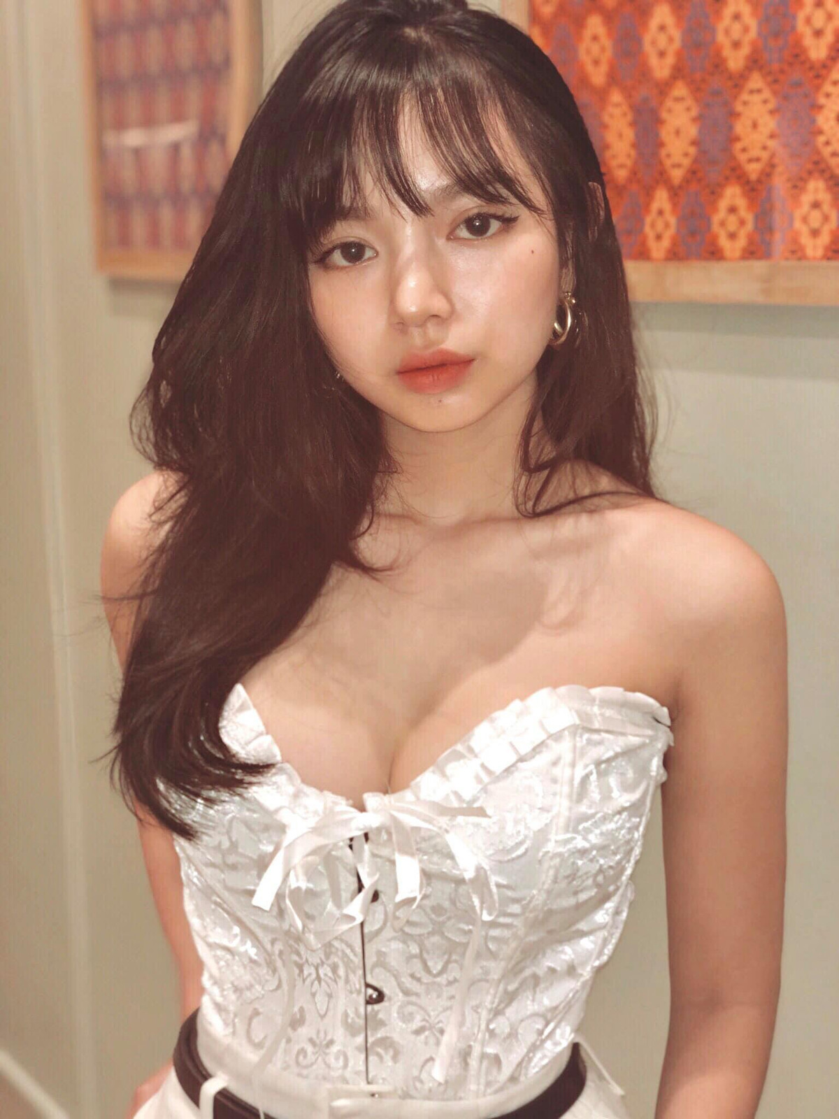 Với công việc của một streamer và mẫu ảnh, Kim Chi có những khó khăn và vất vả nhất định. Tuy nhiên, vì là đam mê nên cho đến giờ cô nàng vẫn cố gắng theo đuổi.