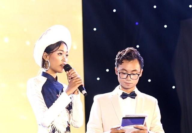 Kỳ Duyên tự tin chia sẻ quan điểm trong phần thi ứng xử.