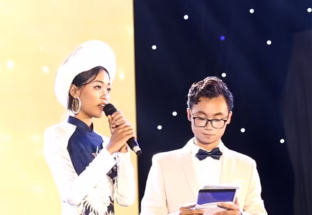 Kỳ Duyên tự tin chia sẻ quan điểm trong phần thi ứng xử.