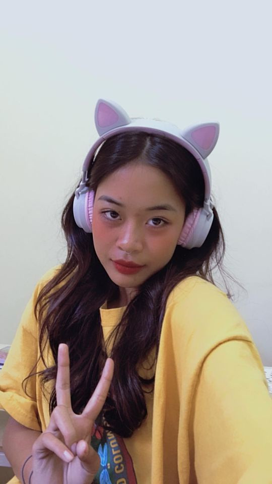 Hiện tại, cô được giữ lại làm trợ giảng. Tuy nhiên, cô gái 18 tuổi không có ý định tham gia cuộc thi về nhan sắc hay người mẫu chuyên nghiệp.