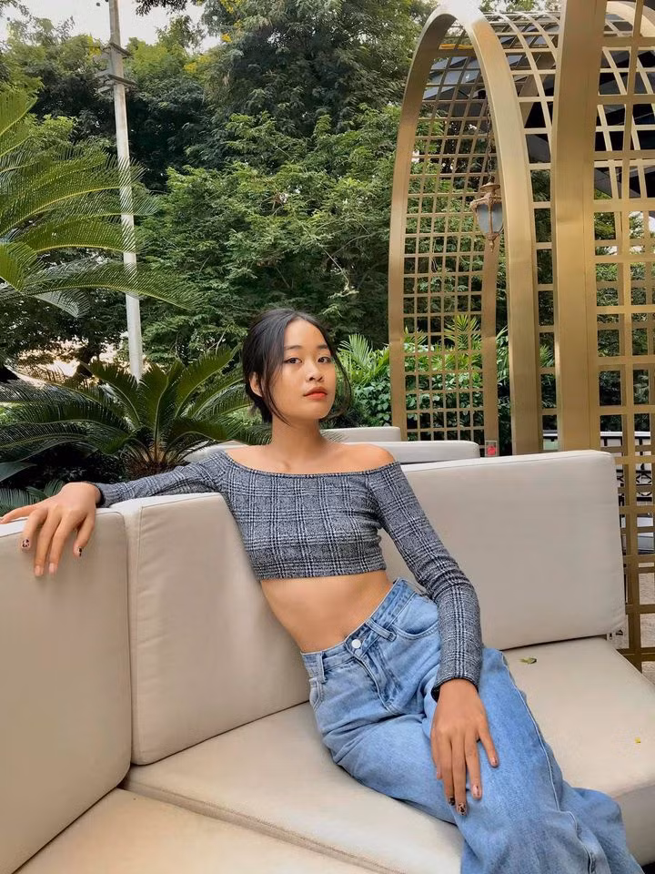 Từng tự ti với làn da nâu của mình, Duyên trước đó luôn mặc quần áo dài, trùm kín mít để che đi màu da mỗi khi đi ra khỏi nhà. Đến giờ, cô mới hiểu mình có vẻ đẹp khác lạ và chỉ cố gắng chăm sóc làn da khoẻ mạnh hơn.