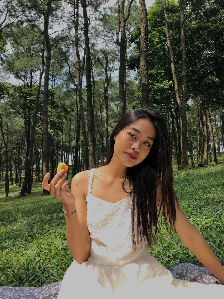 Duyên chia sẻ hiện tại cô rất yêu thích và tự tin với làn da của mình. Thế nhưng, nữ sinh từng có thời gian dài tự ti, bị bạn bè trêu chọc là "Duyên đen".