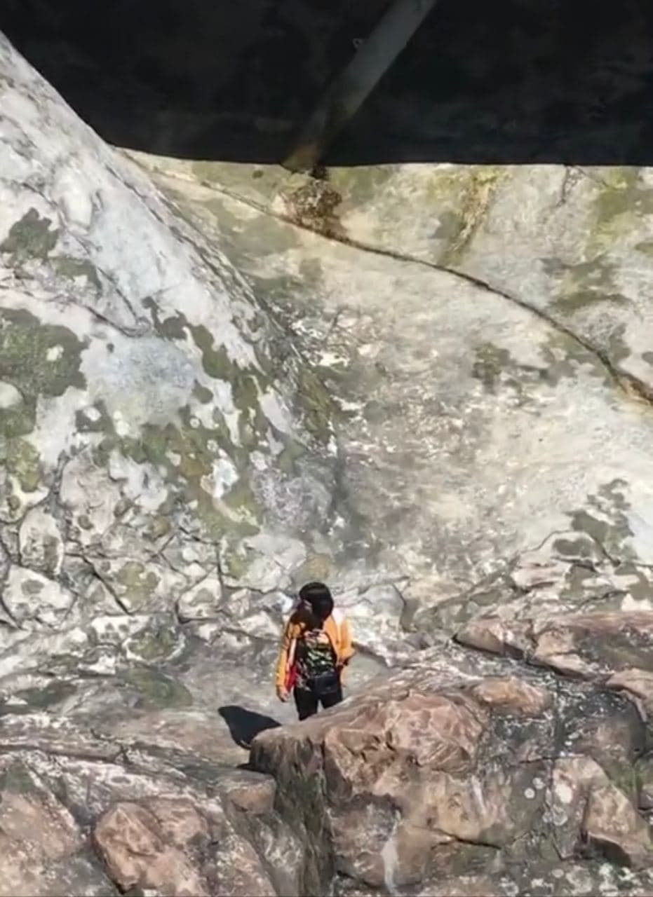 Du khach xuong ban tay Cau Vang Da Nang nhan du 