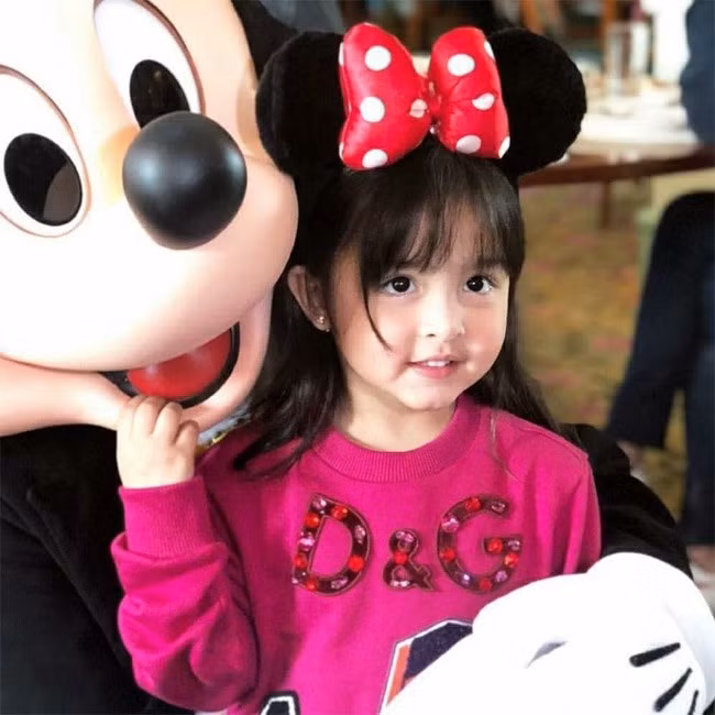 Càng lớn, thiên thần nhỏ này càng khiến khán giả phải ngỡ ngàng vì nhan sắc đẹp không đợi tuổi với nhiều bức ảnh để đời.