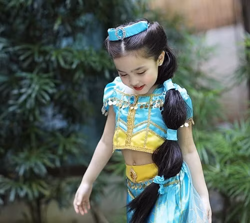  Mỹ nhân đẹp nhất Philippines Marian Rivera mới đây đã đăng tải hình ảnh con gái Zia hóa trang thành công chúa Jasmine trong câu chuyện “Aladdin và cây đèn thần” lên Instagram cá nhân.