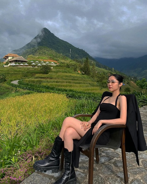 Quỳnh Hương cũng rất chăm đăng ảnh gợi cảm, phô dáng nóng bỏng.