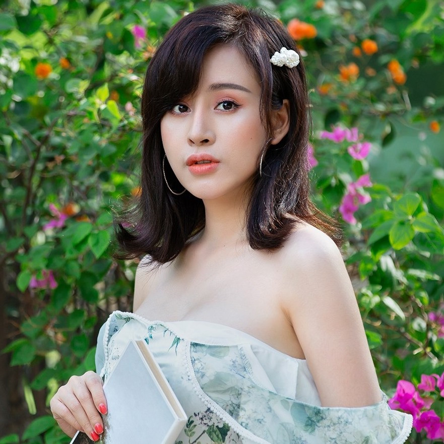 Hot girl thị phi một thời đã có sự đầu tư cho phong cách thời trang, cũng như việc "cải cách" bản thân để mọi người có cái nhìn thiện cảm hơn về mình.