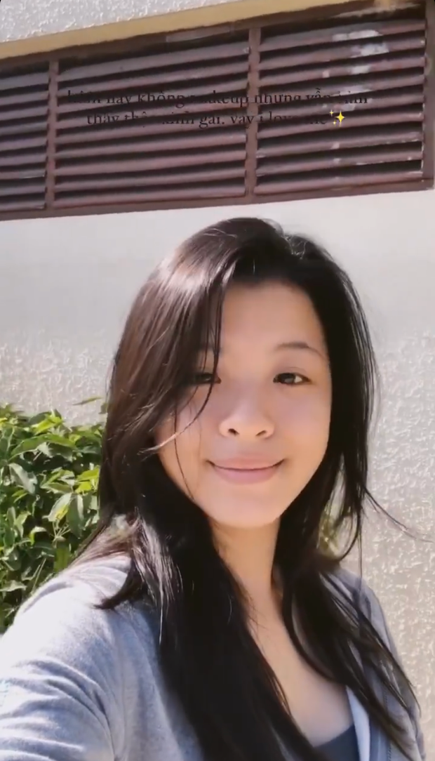 Tuy nhiên mới đây Hồng Khanh đã chủ động khoe gương mặt mộc hoàn toàn của mình lên Instagram.