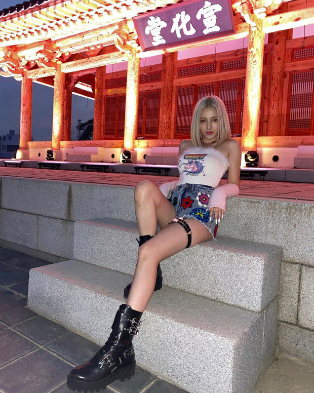 Ngoại hình nữ thần lai Nancy dạo gần đây khiến nhiều người không khỏi ngỡ ngàng vì quá khác lạ.