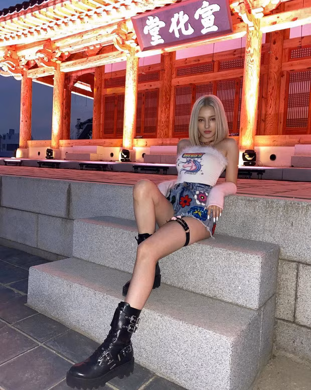 Ngoại hình nữ thần lai Nancy dạo gần đây khiến nhiều người không khỏi ngỡ ngàng vì quá khác lạ.