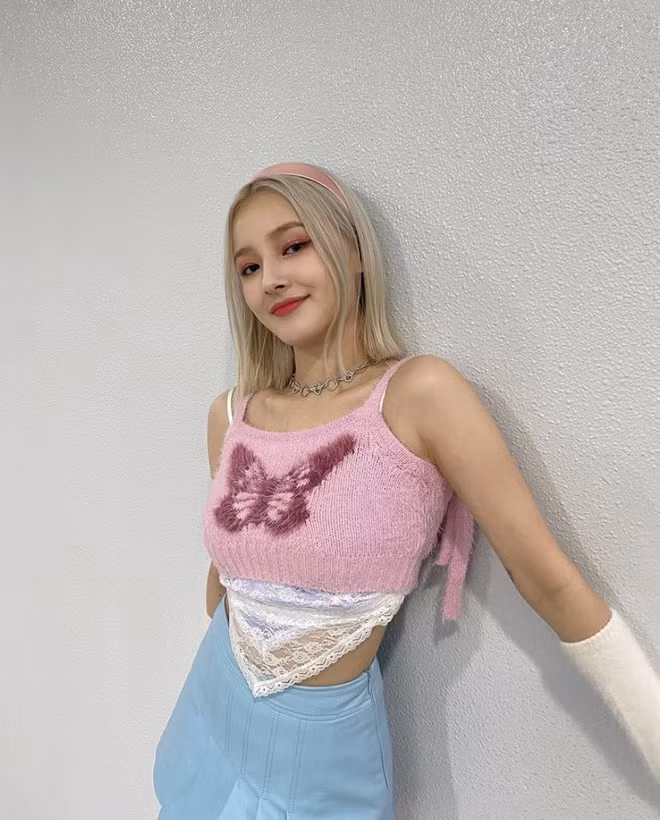 Thời điểm mới nổi tiếng, bên cạnh những lời khen dành cho vẻ đẹp của cô nàng, thì một bộ phận khán giả lại không thích phong cách thời trang gợi cảm của Nancy vì có phần quá đà đến mức phản cảm.