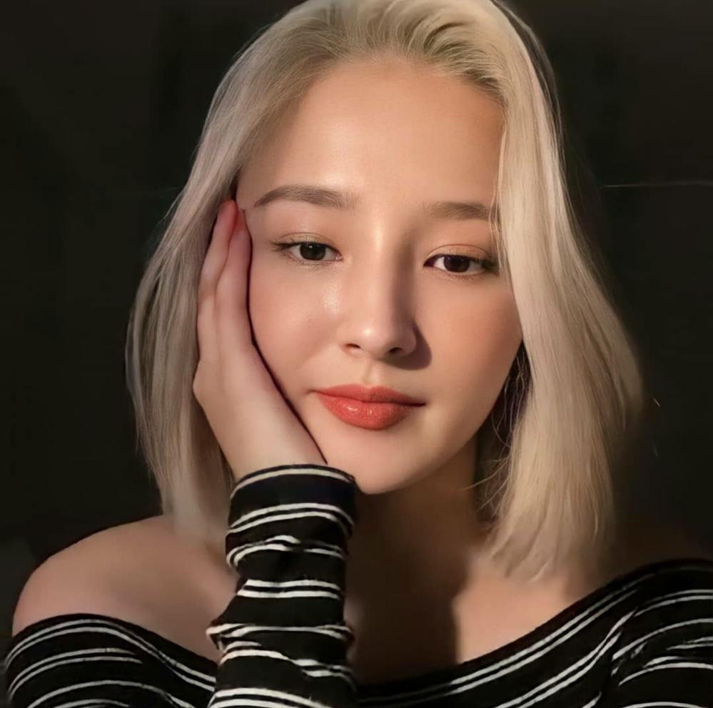 Nancy của hiện tại dường như đã trưởng thành hơn, khí chất cũng ngày càng thu hút, gợi cảm hơn.