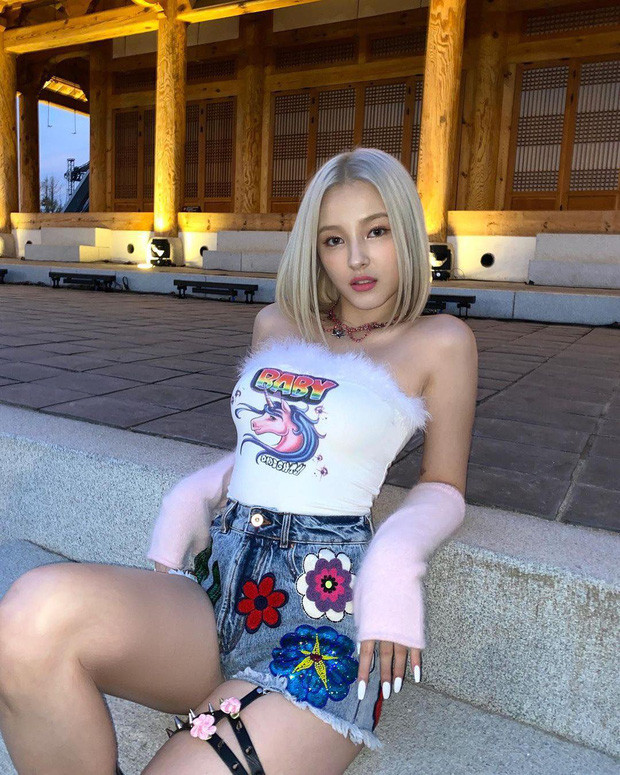 Mới đây, trong loạt ảnh quảng bá cho sản phẩm sắp ra mắt, hot girl Nancy đã tung ra loạt hình ảnh ở tuổi 20 và trở thành tâm điểm thu hút sự chú ý nhờ vào ngoại hình "lột xác" mới toanh.