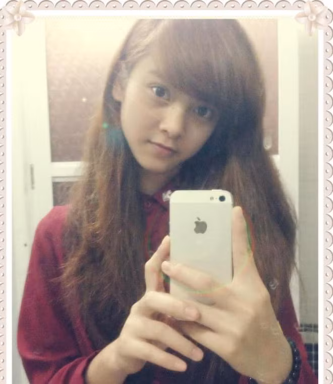 Mọi chuyện sẽ chẳng có gì xảy ra nếu như bất ngờ xuất hiện một tài khoản mạng lên tiếng khăng khăng khẳng định chắc chắn rằng cô nàng này đã cắt mí dù Quỳnh Lương chưa hề dụng chạm đến dao kéo.