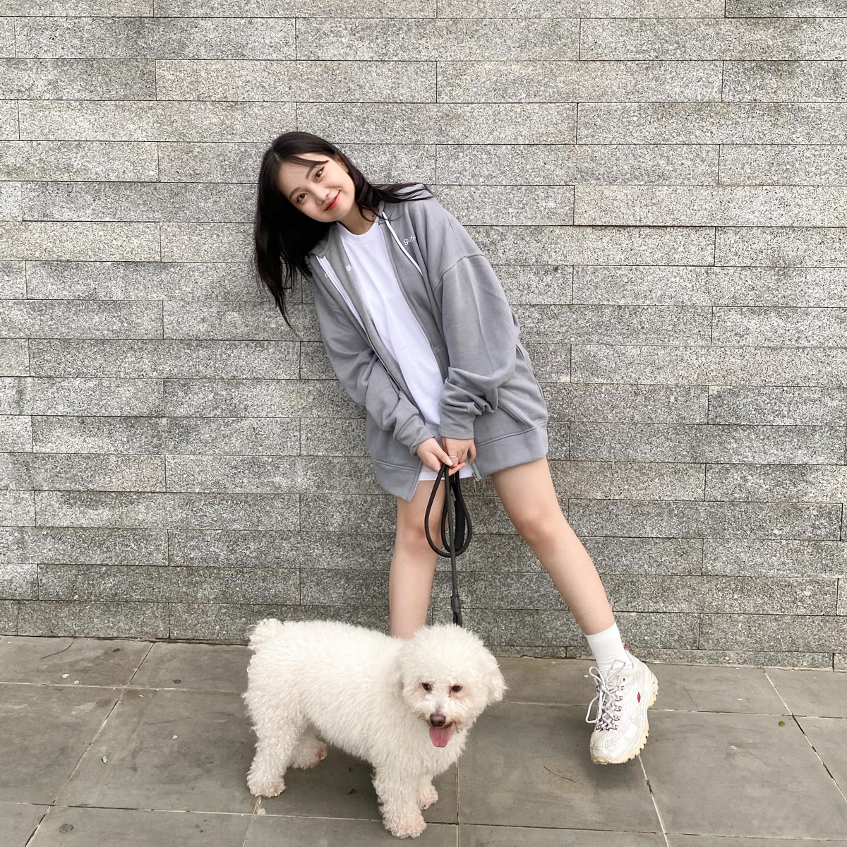 Cô nàng bén duyên với nghề mẫu ảnh từ năm lớp 12 và có thu nhập tốt nhờ công việc này.