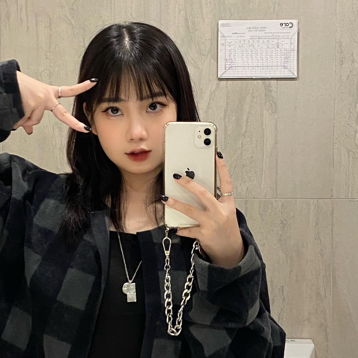 Lê Uyên Vy (sinh năm 1999) từng gây chú ý khi sở hữu vẻ đẹp đúng chuẩn những ulzzang Hàn Quốc.