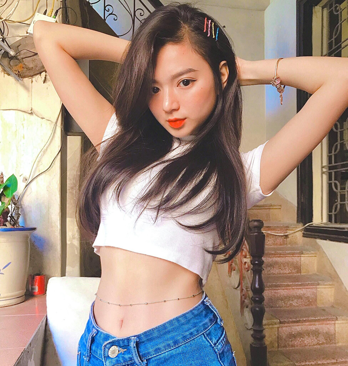 Ngoài Kỳ Hân, hot girl 9x Vũ Ngọc Kim Chi (sinh năm 1999) cũng là cái tên nổi bật với vóc dáng đẹp dù chiều cai khá khiêm tốn.