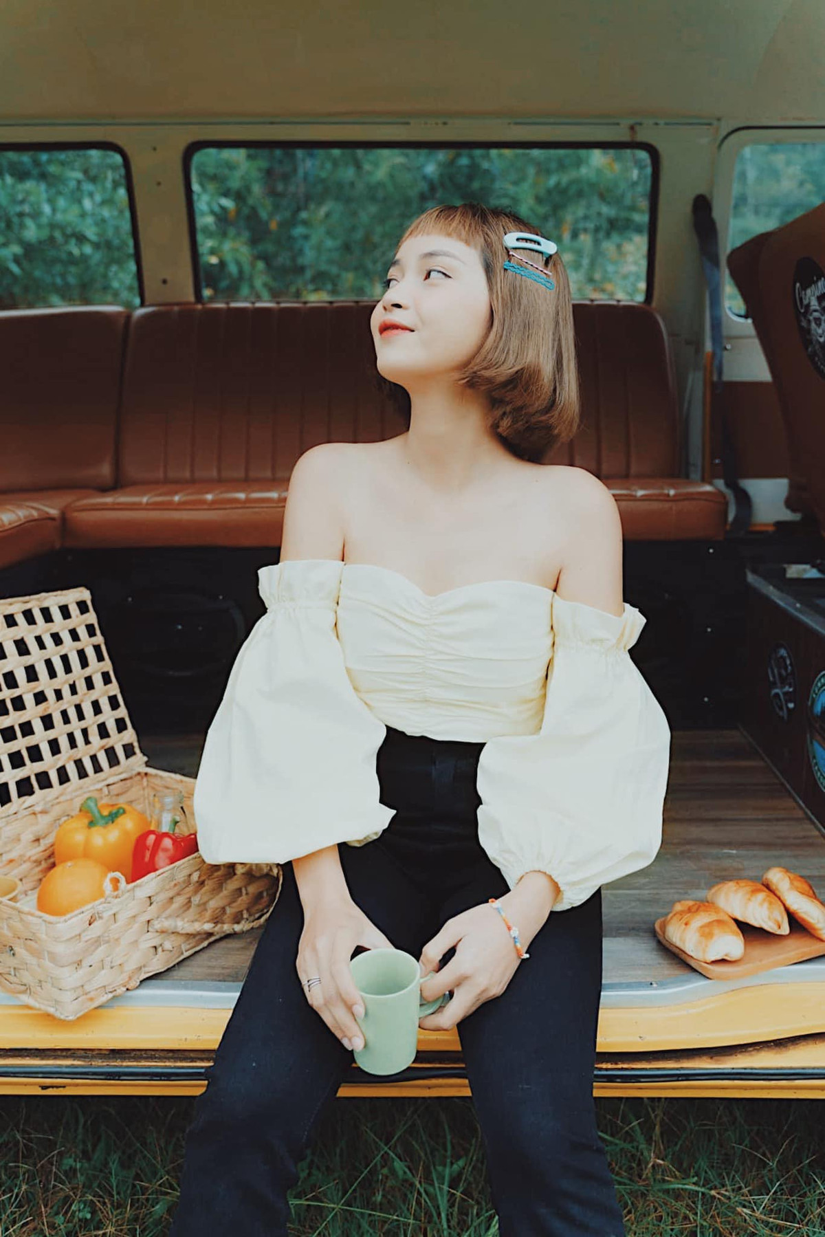 Cô nàng không chỉ thu hút ánh nhìn bởi gương mặt xinh đẹp, mà Kỳ Hân còn xây dựng thương hiệu riêng nhờ kiểu tóc ngắn cá tính kén người này.