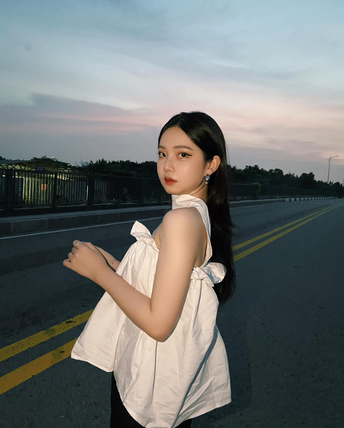 Uyên Vy sở hữu đôi mắt to tròn, vóc dáng nhỏ nhắn cùng chiều cao 1m50.