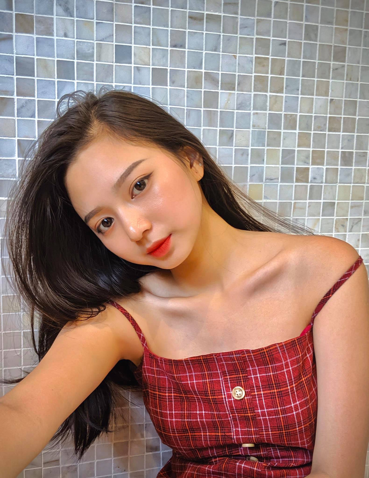 Cô nàng hiện là mẫu ảnh, streamer, bắt đầu gây chú ý trên mạng khi thường xuyên tung những bộ ảnh bikini gợi cảm.