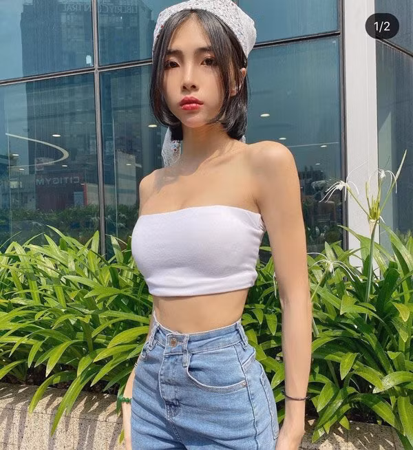 Vòng hai của Sme Mai nhỏ đến mức khó tin. Bởi vậy, dân mạng cho rằng cô thường xuyên chỉnh ảnh quá đà trước khi đưa lên mạng xã hội.