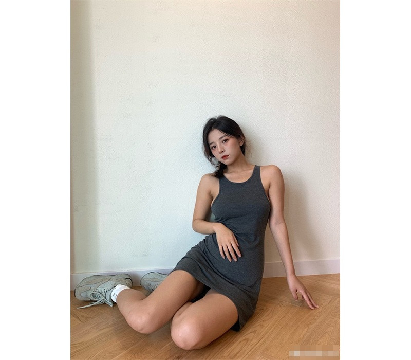 Bên cạnh gym, người đẹp này còn tập yoga giúp cơ thể dẻo dai đồng thời hạn chế căng thẳng, thư giãn đầu óc cũng như duy trì chế độ ăn uống điều độ mỗi ngày.