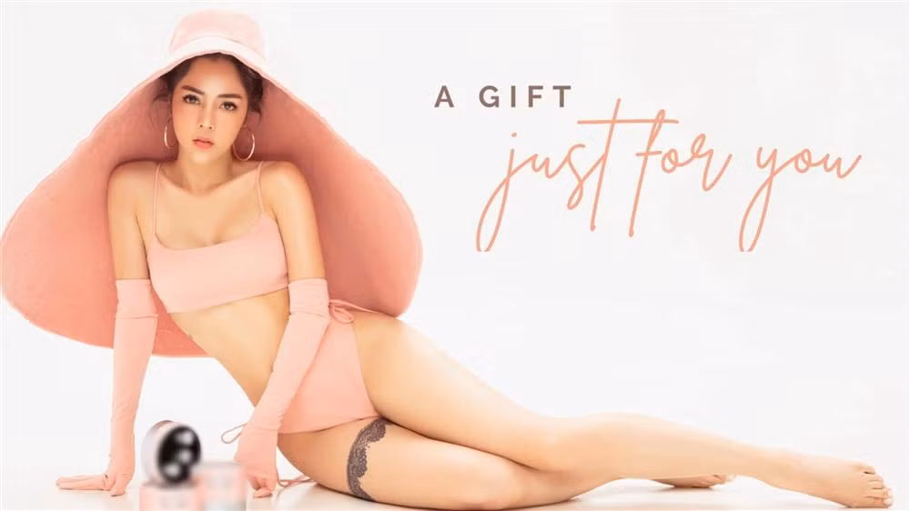 Nữ MC xinh đẹp không hề giấu diếm và cô còn công khai chuyện đã can thiệp phẫu thuật thẩm mỹ, ủng hộ và khích lệ chị em đi làm đẹp.