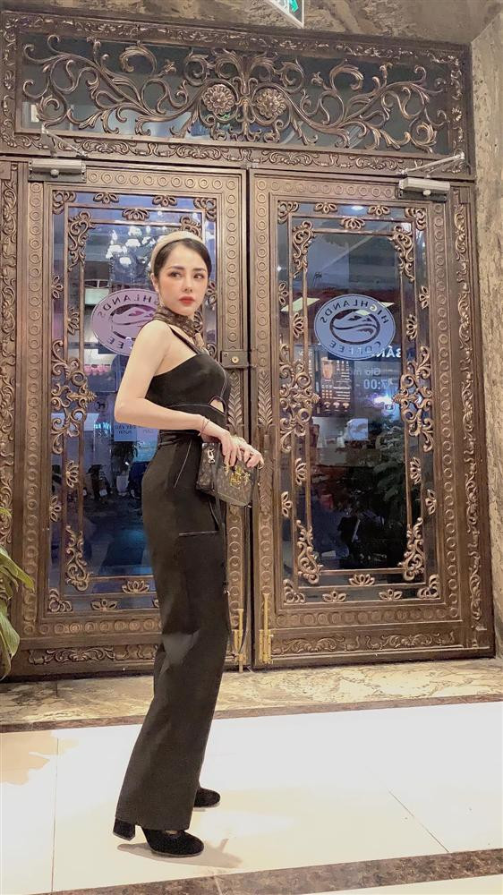 Trên trang cá nhân, Bạch Lan Phương thường xuyên đăng tải những hình ảnh ăn vận gợi cảm, cuộc sống sang chảnh khiến nhiều cô gái ghen tị. Ảnh: Facebook nhân vật