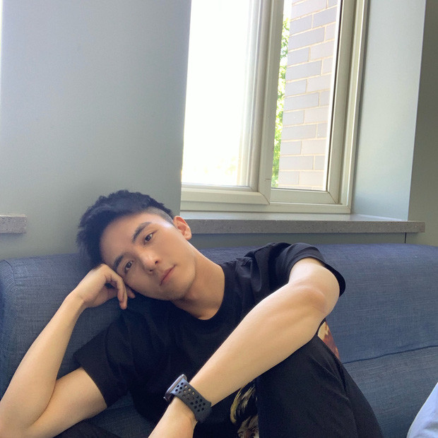 Tuy nhiên, cặp đôi này đã đường ai nấy đi chỉ sau một thời gian yêu nhau bất chấp dư luận. Hiện tại, chàng hot boy này đang độc thân ở tuổi 30.